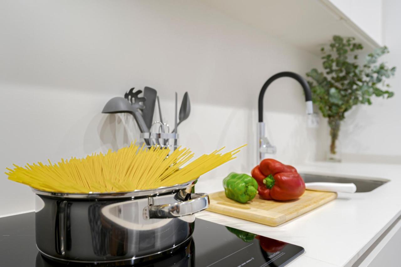 Feelathome Castilla Apartments Μαδρίτη Εξωτερικό φωτογραφία